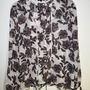 Beautiful floral blouse with lace detail